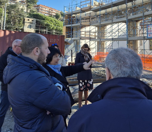 Sopralluogo di Enrico Ioculano al cantiere del Palasalute di Ventimiglia: "Struttura strategica, ma servono medici e infermieri qualificati" Sopralluogo di Enrico Ioculano al cantiere del Palasalute di Ventimiglia: "Struttura strategica, ma servono medici e infermieri qualificati"