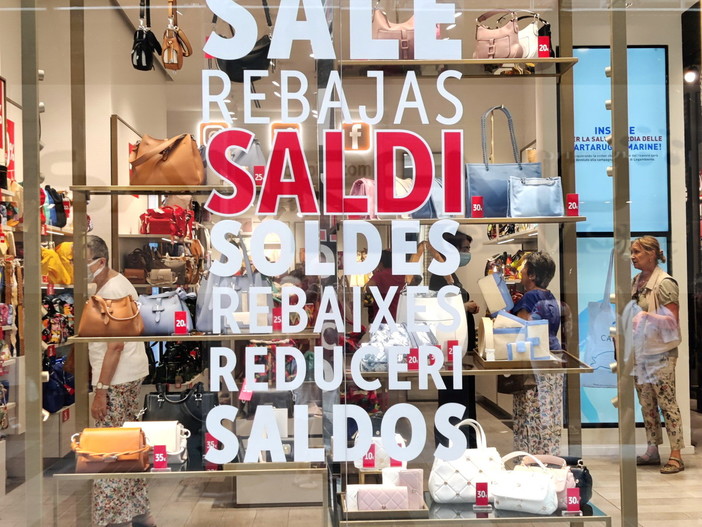 Oggi al via i saldi anche nella nostra provincia: Confesercenti "Importante comprare nel negozio sotto casa"