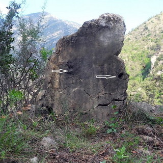 Il gruppo ricerche Archeonervia annuncia la scoperta di un menhir nei pressi di Colla bassa frazione di Ventimiglia Il gruppo ricerche Archeonervia annuncia la scoperta di un menhir nei pressi di Colla bassa frazione di Ventimiglia