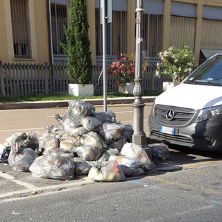 Sanremo: raccolta differenziata, una storia infinita. Una lettrice "In centro servono isole ecologiche presidiate!"