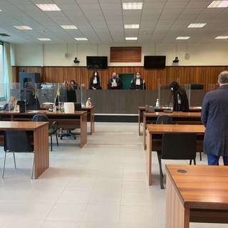 Imperia: molestò sessualmente un 15enne sul bus, il Tribunale assolve l’imputato: è incapace di intendere e di volere Imperia: molestò sessualmente un 15enne sul bus, il Tribunale assolve l’imputato: è incapace di intendere e di volere