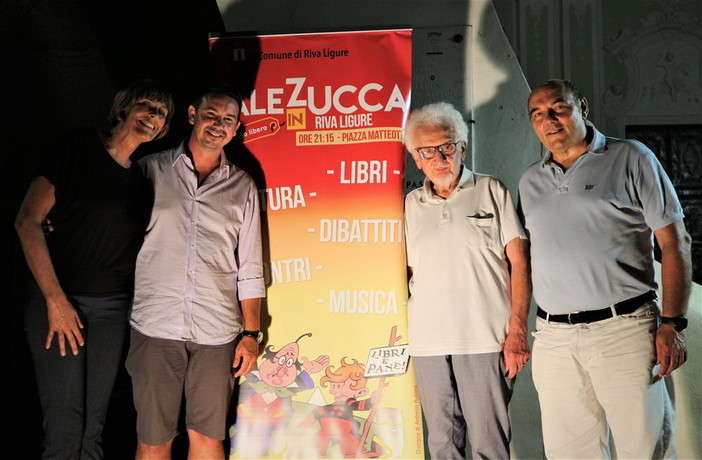 Riva Ligure: grande successo ieri sera per Bruno Gambarotta ospite della rassegna Sale in Zucca