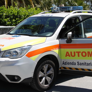 Sanremo: donna si sente male in spiaggia, soccorsa dal 118 e portata in ospedale in gravi condizioni