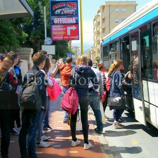 Bordighera: due autobus rotti quasi in contemporanea, circa 30 studenti rimangono a piedi