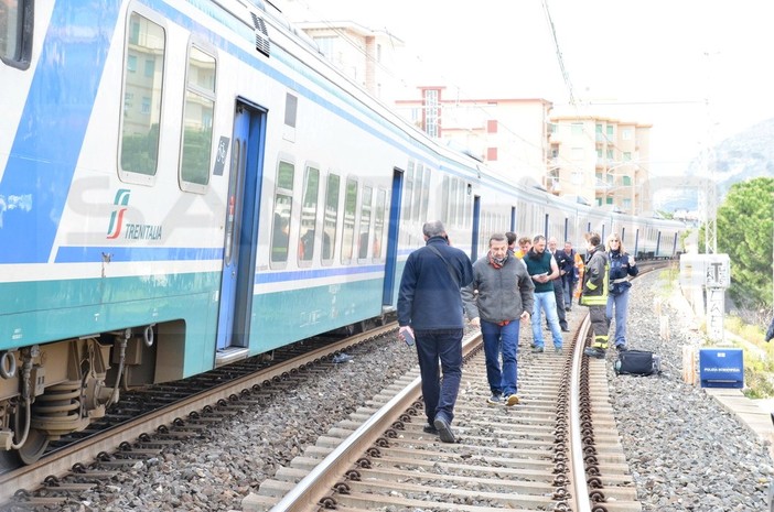 Vallecrosia: 80enne e il suo cane morti sotto il treno, indagini in corso e circolazione ferroviaria ripresa