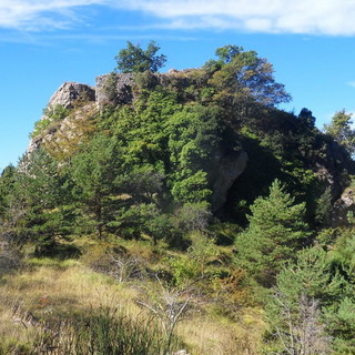 Ricerche del gruppo ArcheoNervia sul versante francese del Grammondo portano alla scoperta di 2 'menhir' e un 'castellaro'