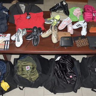 Ventimiglia: deposito di merce contraffatta in casa, indagato dalla Polizia un senegalese e smantellata la sua attività illegale Ventimiglia: deposito di merce contraffatta in casa, indagato dalla Polizia un senegalese e smantellata la sua attività illegale