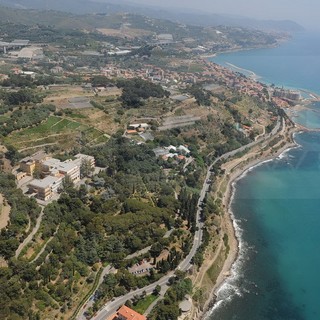 San Lorenzo al Mare: danni alla scogliera naturale davanti al porto, servono 30mila euro di lavori