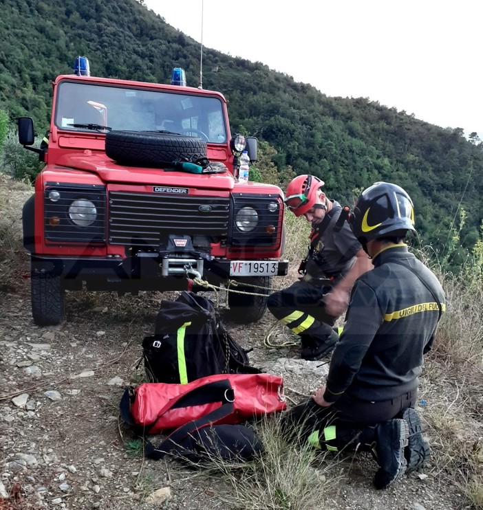 Castellaro: escursionista finisce in un dirupo e viene soccorsa dal nucleo Saf dei Vigili del Fuoco Castellaro: escursionista finisce in un dirupo e viene soccorsa dal nucleo Saf dei Vigili del Fuoco