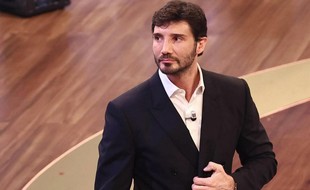 Festival di Sanremo 2027, atteso passaggio di consegne tra Carlo Conti e Stefano De Martino