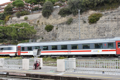 Liguria, estate sui binari: otto treni in più nei weekend e nuove fermate tra Ponente e Levante Liguria, estate sui binari: otto treni in più nei weekend e nuove fermate tra Ponente e Levante