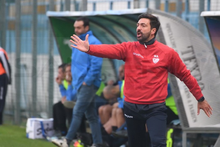 Calcio: la Sanremese raccoglie un pari deludente contro la Caronnese. Novara in fuga Calcio: la Sanremese raccoglie un pari deludente contro la Caronnese. Novara in fuga
