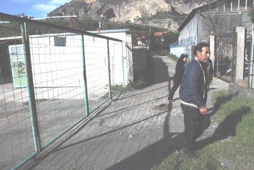 Case abusive a Peglia: via agli sfratti, fuori il primo abitante. Sigilli all'abitazione di Papalia “Mi barricherò in Comune" Case abusive a Peglia: via agli sfratti, fuori il primo abitante. Sigilli all'abitazione di Papalia “Mi barricherò in Comune"