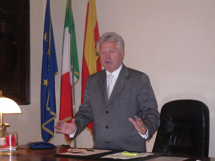 Ventimiglia: Scullino proposta ai commercianti “Tenere aperto anche la domenica per evitare le fughe a Mentone e Sanremo”