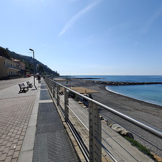 Ospedaletti punta sull’accessibilità: approvata la perizia per facilitare l’accesso al mare alle persone con disabilità