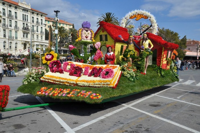 Il carro di Sanremo a 'Sanremo in Fiore' 2016 Il carro di Sanremo a 'Sanremo in Fiore' 2016