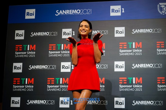 Elodie oggi in conferenza stampa al Casinò di Sanremo Elodie oggi in conferenza stampa al Casinò di Sanremo
