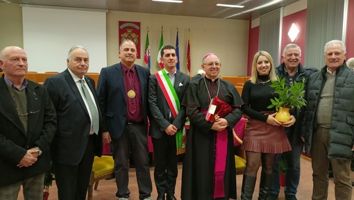 Ventimiglia celebra la tradizione della ‘Strena de Deinà’ e ricorda Luigino Maccario (Foto e video) Ventimiglia celebra la tradizione della ‘Strena de Deinà’ e ricorda Luigino Maccario (Foto e video)