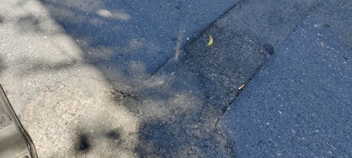 Sanremo: buche pericolose e parcheggio selvaggio in strada Borgo Tinasso, residenti chiedono un intervento (Foto) Sanremo: buche pericolose e parcheggio selvaggio in strada Borgo Tinasso, residenti chiedono un intervento (Foto)
