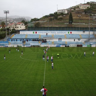 Sanremo: il ‘Comunale’ sarà concesso a Sanremo ’80 e Virtus Sanremo solo per il derby di domenica. Faraldi tranquillizza i tifosi: “La Sanremese ha l’esclusiva” Sanremo: il ‘Comunale’ sarà concesso a Sanremo ’80 e Virtus Sanremo solo per il derby di domenica. Faraldi tranquillizza i tifosi: “La Sanremese ha l’esclusiva”