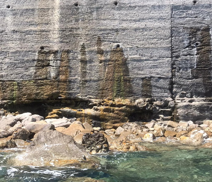 Imperia: siccità e crisi idrica, duro affondo del Partito Democratico, permane lo spreco d'acqua alla Galeazza (Foto e Video) Imperia: siccità e crisi idrica, duro affondo del Partito Democratico, permane lo spreco d'acqua alla Galeazza (Foto e Video)