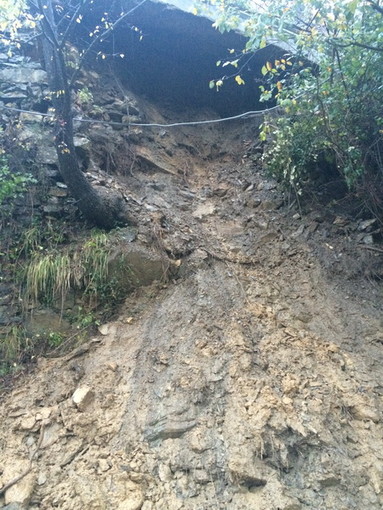 Imperia: situazione critica anche nell'entroterra. Frana sulla provinciale tra Pieve di Teco e Rezzo Imperia: situazione critica anche nell'entroterra. Frana sulla provinciale tra Pieve di Teco e Rezzo