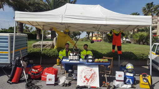 Marina degli Aregai: anche uno stand della SS Trinità di Imperia per la manifestazione 'Mercato Retrò'