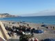 In Costa Azzurra migliaia di turisti del nostro paese: 'Benvenuti italiani!', così titola Nice Matin di oggi