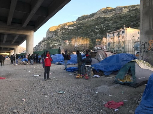 Ventimiglia: sgomberata questa mattina la tendopoli sul greto del Roya nella zona delle Gianchette Ventimiglia: sgomberata questa mattina la tendopoli sul greto del Roya nella zona delle Gianchette