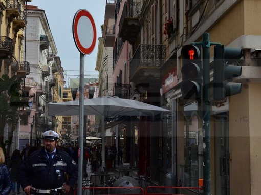 Sanremo: semaforo sincronizzato, un lettore ne suggerisce l'installazione all'incrocio di via Feraldi con via Palazzo