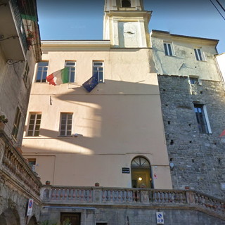 Ventimiglia: distacco di calcinacci dalla scuola nella città alta, domani intervento di una ditta specializzata