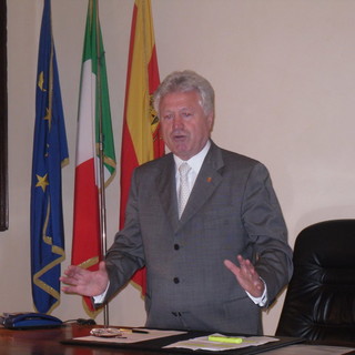 Ventimiglia: Scullino proposta ai commercianti “Tenere aperto anche la domenica per evitare le fughe a Mentone e Sanremo” Ventimiglia: Scullino proposta ai commercianti “Tenere aperto anche la domenica per evitare le fughe a Mentone e Sanremo”