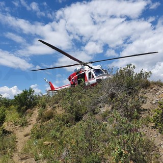 Perinaldo: ciclista cade lungo la strada provinciale 62, trasportata per un grave trauma cranico con l'elisoccorso a Pietra Ligure (foto e video) Perinaldo: ciclista cade lungo la strada provinciale 62, trasportata per un grave trauma cranico con l'elisoccorso a Pietra Ligure (foto e video)
