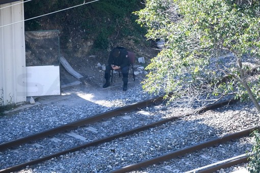 Ventimiglia: non si fermano le 'riammissioni' dei migranti al confine, i francesi presidiano anche la strada ferrata (Foto e Video)