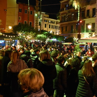 Sanremo: la notte della finale, finalmente la gente nelle strade ma... poche mascherine e nessun controllo (Foto)