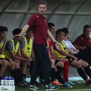 Silvio Cassaro, ex capitano della Sanremese, nelle vesti di mister dell'Alessandria under 17 (foto tratta da sprintesport.it) Silvio Cassaro, ex capitano della Sanremese, nelle vesti di mister dell'Alessandria under 17 (foto tratta da sprintesport.it)