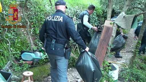 Polizia di Stato: operazione antidroga sulle alture di Ventimiglia, arrestato  un 50enne italiano e smantellata una coltivazione di marijuana