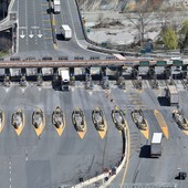 Ventimiglia, code e polemiche alla nuova barriera A10: interrogazione in Parlamento sui disagi al confine con la Francia Ventimiglia, code e polemiche alla nuova barriera A10: interrogazione in Parlamento sui disagi al confine con la Francia