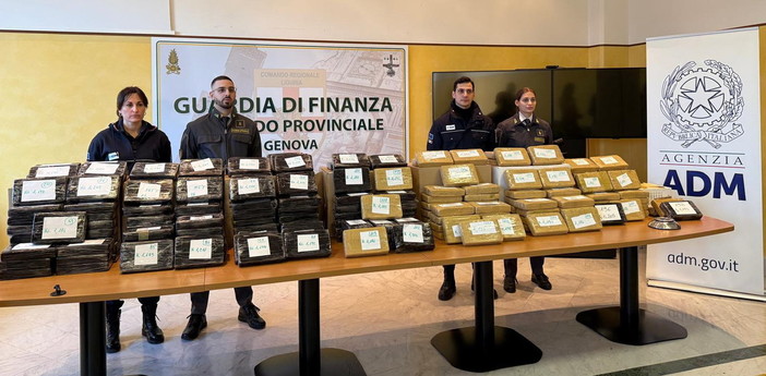 Sequestrati al porto di Genova quasi 250 kg di cocaina proveniente dal Sud America, vale 50 milioni (Video)