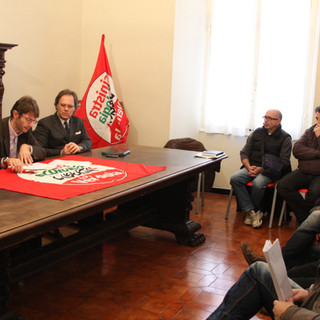 Sanremo: l'On.Stefano Quaranta (SEL) incontra sindacati RT, "Il trasporto locale è un diritto paragonabile ad istruzione e sanità" Sanremo: l'On.Stefano Quaranta (SEL) incontra sindacati RT, "Il trasporto locale è un diritto paragonabile ad istruzione e sanità"