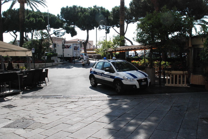 Sanremo: ristoratore di piazza Bresca minacciato da un questuante "Ti spacco le gambe e ti do fuoco al locale!"