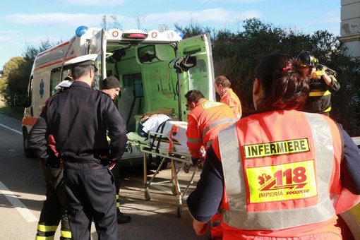 Sanremo: uomo cade da un muretto alla Villa Helios, mobilitazione di soccorsi per trarlo in salvo (Foto)