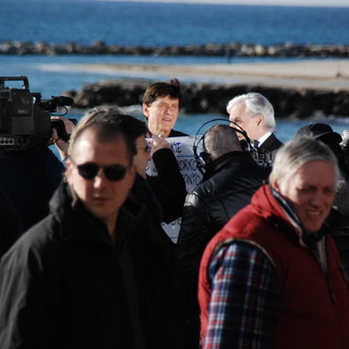 Sanremo: Gianni Morandi sulla ciclabile per girare lo spot Beghelli per il Festival