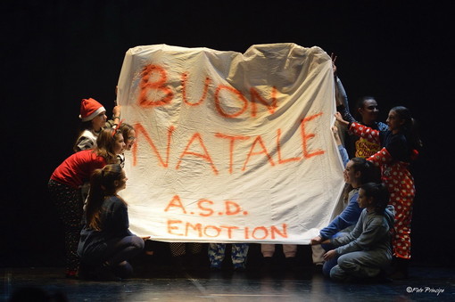 Bordighera: grande successo ieri sera per il saggio di Natale della scuola 'Emotion Dance' (Foto)