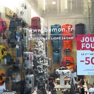 Da noi sono scattati ieri ma 'tutto il mondo è paese': in attesa dei 'Saldi' anche in Francia pullulano le svendite