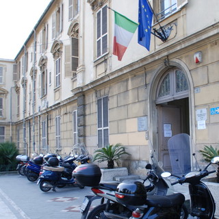 Caso Tbc alla scuola Pascoli di Sanremo: un alunno positivo alla Mantoux ma negativo all’indagine radiologica Caso Tbc alla scuola Pascoli di Sanremo: un alunno positivo alla Mantoux ma negativo all’indagine radiologica