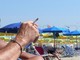 Estate 2017: il Codacons chiede di vietare il fumo sulla spiaggia, le associazioni locali "Basta fare attenzione e non disturbare gli altri"