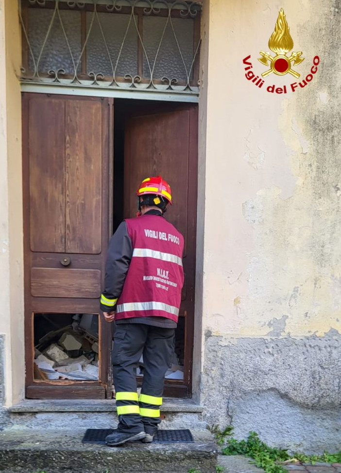Esplosione a Molini di Triora: nuovo sopralluogo dei Vigili del Fuoco, aperta inchiesta per disastro colposo (Foto) Esplosione a Molini di Triora: nuovo sopralluogo dei Vigili del Fuoco, aperta inchiesta per disastro colposo (Foto)