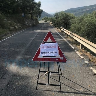 Chiusanico: l'associazione 'I Caruggi' interviene per l'opera di sfalcio e pulizia sulla Provinciale 29 Chiusanico: l'associazione 'I Caruggi' interviene per l'opera di sfalcio e pulizia sulla Provinciale 29