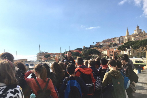 Imperia: gli istituti scolastici in visita alla Guardia Costiera, oggi la scuola Largo Ghiglia in Capitanera Imperia: gli istituti scolastici in visita alla Guardia Costiera, oggi la scuola Largo Ghiglia in Capitanera